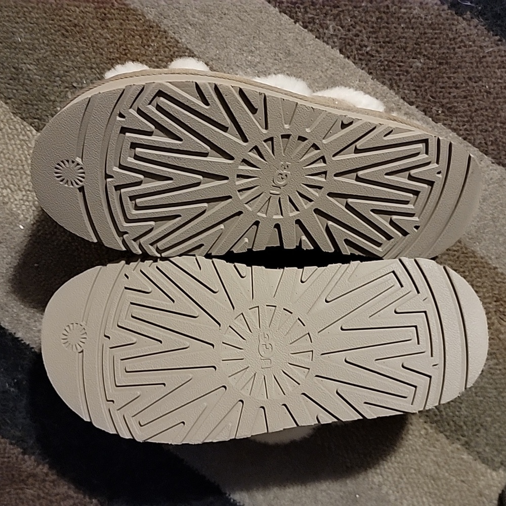 UGG Disco Cross Slides size 8
